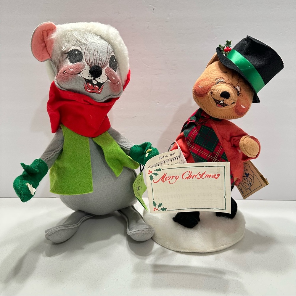 Vintage‎ Annalee Dolls Festive Mouse and Bear Plush Duo Figures Carolers “as is”